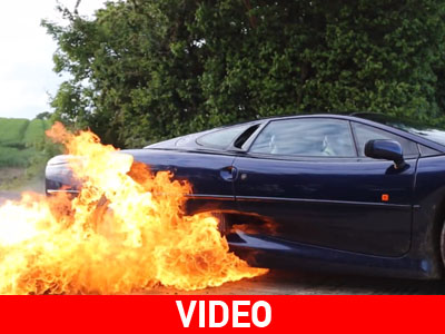 Καίγοντας τα λάστιχα από μία σπάνια Jaguar XJ220